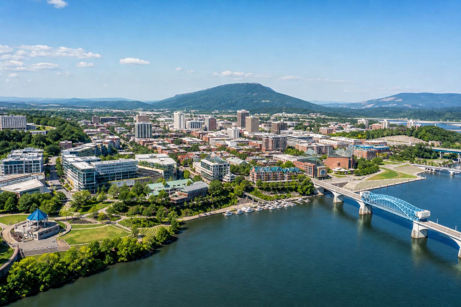 Chattanooga Tennessee skyline and river