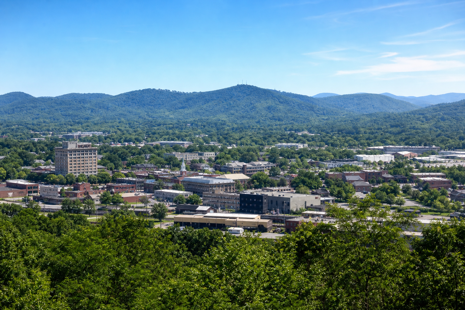 Cleveland Tennessee downtown and hills